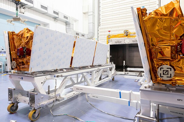 Airbus delivers first batch for Eutelsat’s OneWeb | Airbus